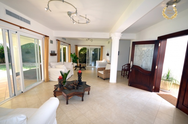 the villa living room design allows ocean views