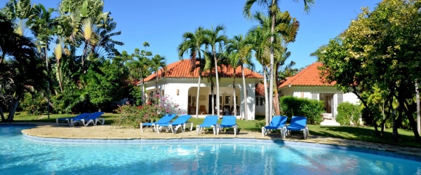 View of the villa and the pool