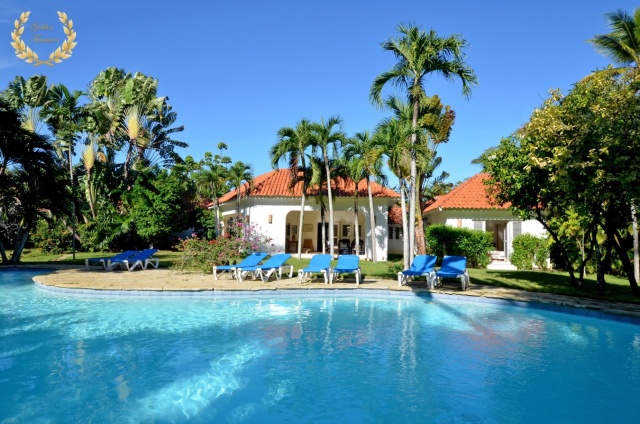 View of the villa and the pool