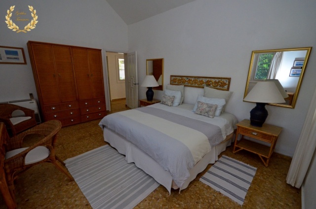 A main suite with fine linens